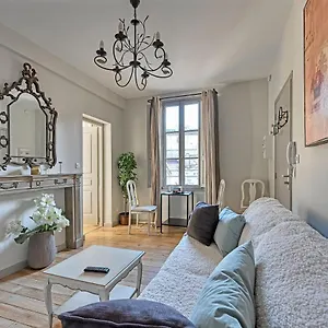 Apartamento Au Coeur Des Papes, Dans Batisse De Charme & En Coeur De, Aviñón